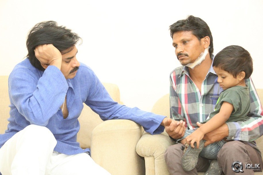 Pawan-Kalyan-Meets-His-Fan-Karuna-Srinivas